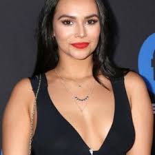 Janis Peebles's Instagram, Twitter & Facebook