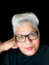 Yvette Holt's Instagram, Twitter & Facebook