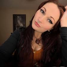 What are your favourite singers or bands in all languages you are learning?  I will start: * Swedish: Laleh * French: Angèle * Italian: Måneskin *  German: Die Ärzte If you are