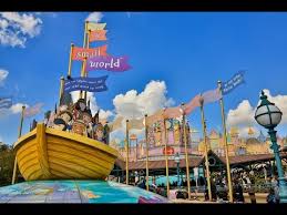 La Maison Des Poupees It S A Small World A Disneyland Paris 14 08 2016 Youtube