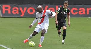 Con el rayo vallecano vio acción a lo largo de 28 partidos de liga e hizo. Con Luis Advincula Rayo Vallecano Sigue Sin Ganar En Espana Al Igualar 1 1 Ante Leganes