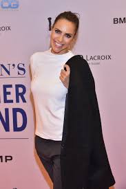 Welcome to the real minority report. Esther Sedlaczek Julia Martinek Drei Die Mehr Sind Als Nur Die Tochter Von B Z Berlin Her Birthday What She Did Before Fame Her Family Life Fun Trivia Facts Popularity