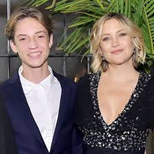 12 men who kate hudson has slept with. Kate Hudson S Son Calls Her Out For Posting Family Instagram Clip
