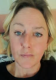 I think my eyes definitely change colour depending