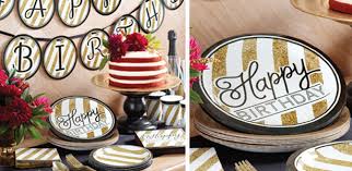 Idée anniversaire ans en plein air, comment organiser un party pour les plus jeunes, ce sera un anniversaire colombine. Decoration Anniversaire Adulte Dans Les Tons De Noir Et Or Vegaooparty