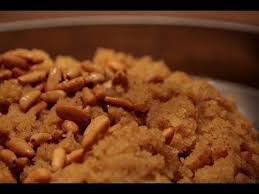 Helva Ein Klassiker Unter Den Turkischen Sussspeisen Wird In Der Turkei Zu Unterschiedlichen Anlassen Zubereitet Dessert Ideen Lebensmittel Essen Nachspeise