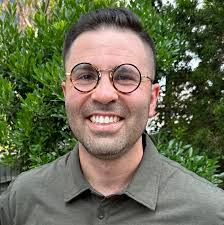 Josh Grossman's Instagram, Twitter & Facebook