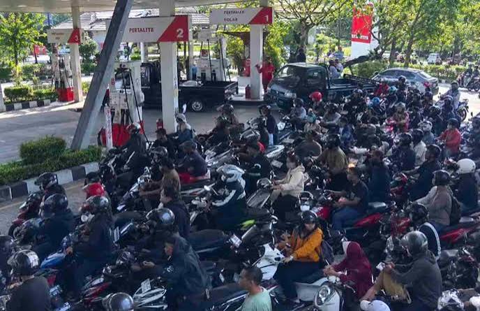BBM Langka, Aktivitas Warga Bali Lumpuh - Media Berita Bangsa