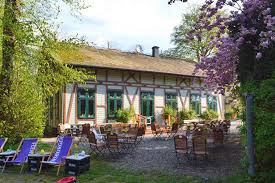 Einmal zum abendessen und einmal zum die bedienung ist professionell und freundlich. Cafe Und Restaurant Schweizer Haus In Tating Bei St Peter Ording