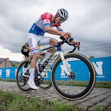 Canyon heeft laten weten dat mathieu van der poel de koers afwerkte op een aeroad cfr. Canyon Bicycles On Twitter What An Outstanding Performance From Mathieuvdpoel Van Der Poel On The Rondevlaanderen That Was Today Mathieu Proved Himself Once Again And Took The First Place At The