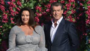 Pierce brosnan's wife and hollywood star, keely shaye smith, made a buzz as she was seen in a tremendous body transformation. Pierce Brosnan And Wife Keely S Love Story