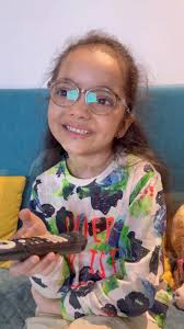 Vogue style poses 🤪😍🥰 .@iamcutelittlekeya @official_keyaingle  @swapna_ashish @ashishingle81 Keya Ingle Ashish Ingle SI Culinary  #vogueliving #voguemagazine #voguechallenge #keyaingle #poses  #posesparafoto #iamcutelittlekeya