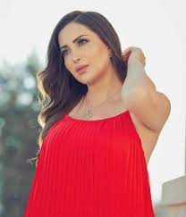 كان آخر الشائعات وفاة الفنانة السورية نسرين طافش، فى حادث سير بسيارتها أمس الخميس، حيث تناقل عدد من مستخدمى تويتر وصفحات فيسبوك خبر وفاتها. Ù†Ø³Ø±ÙŠÙ† Ø·Ø§ÙØ´ ØªØ±Ø¯ Ø¹Ù„Ù‰ Ø£Ø®Ø¨Ø§Ø± Ø¹Ù„Ø§Ù‚ØªÙ‡Ø§ Ù…Ø¹ Ø·Ø§Ø±Ù‚ Ø§Ù„Ø¹Ø±ÙŠØ§Ù† Ellearabia
