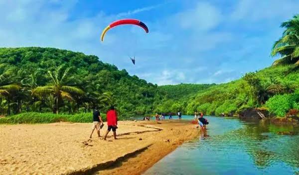 Arambol Sweet Water Lake, Arambol (North Goa District): Goa's Unique Freshwater Oasis