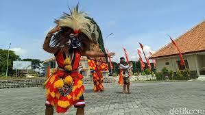 Check spelling or type a new query. 7 Tarian Jawa Timur Yang Memesona Dan Penjelasannya