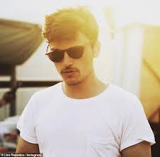 The party is preparing to pass president joe biden's $1.9 trillion legislation by itself, though leaders insist they want to win gop votes. Lisa Snowdon Honors Late Capital Fm Producer Joe Lyons Fr24 News English