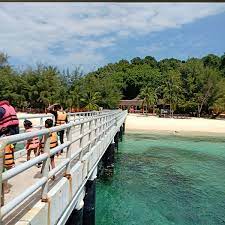 Pulau redang merupakan pulau terbesar di terengganu. Pusat Taman Laut Pulau Redang Marine Park