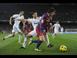 Lionel messi la pulga o el messías. Lionel Messi Runs And Dribbling Skills 2010 2011 Youtube