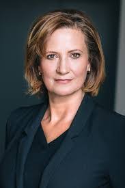 Karen Ryan's Instagram, Twitter & Facebook