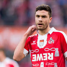 Geringelt in den farben der stadt und des fc, ist das trikot kla. 1 Fc Koln Stellt Trikot Erfolglos Auf Den Kopf Fussball