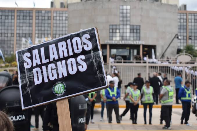ATE solicitó una recomposición salarial de forma urgente para las y los  trabajadores estatales - ATE