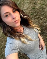 Brooke Maynard's Instagram, Twitter & Facebook