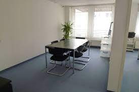 Mit ihrer nähe zum rhein, der deutschen oper, dem beliebten einkaufsboulevard „kö und dem aufgeschlossenen. 4 Zimmer Wohnung Zu Vermieten Ellerbittweg 12 40229 Dusseldorf Eller Mapio Net