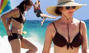 Diane Lane looks sensational in tiny bikini in Mexico | Daily Mail Online