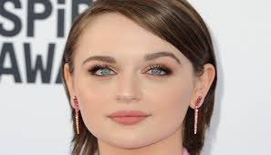 King debuted with her first film 'reign over me' in 2006. Joey King Elle Evans Age Height Movies Biography Husband Networth