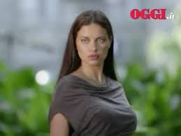 Video backstage esclusivo con paola cortellesi. Adriana Lima Sul Calendario Pirelli 2013 Guarda Il Backstage Video