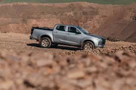 Isuzu d max double cab 2.5 vgs mt is a 5 seater pickup truck available at a starting price of rp 447,5 million in the indonesia. Der Neue Isuzu D Max Matsch Piste Fahrzeuge