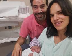 Nos tomamos las uvas en casa y dos horas después empezaron las  contracciones»