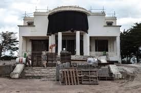 Even locked up in a detention center on the outskirts of moscow, kremlin critic alexey navalny continues to be a thorn in russian president vladimir putin's side. Vladimir Putin S Secret French Family Hideaway Time