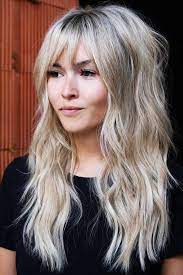 Wispy Pony Mit Naturlicher Textur Bangs Wavyhair Bangs Naturlicher Textur Wavyhair Wispy Blonde Hair With Bangs Long Hair With Bangs Long Hair Styles