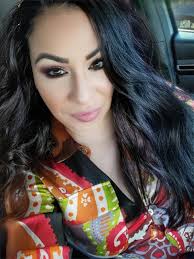 Perfil de Katherine Nunez: Latin Connection Magazine Entertainment Writer