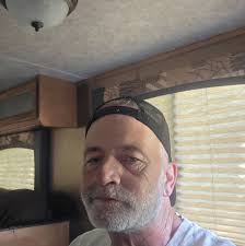 What job opportunities are available in West Plains, Missouri, for a CDL  driver or mechanic?