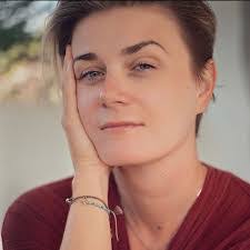 Alex Kosinski's Instagram, Twitter & Facebook