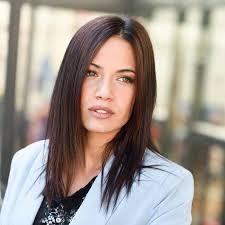 Short hair is a safe bet when it comes to business hairstyles. 12 Best Business Hairstyles For Women 2021 Trends