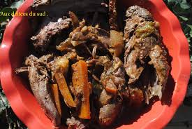Salez, poivrez, parsemez de thym puis enfournez pour 1h30 à 2h en arrosant la viande régulièrement avec son jus de cuisson. Cuissot De Sanglier En Cuisson Lente 8 Heures Aux Delices Du Sud