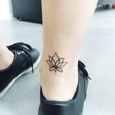 En tout cas c'est un bon. Tatouage Lotus Significations Et Illustrations Tattoome Le Meilleur Du Tatouage