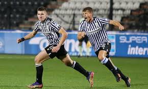 Άντε κι ο κούγιας, εκτός κι αν σκάρωνε τίποτις στιχάκια που είναι και. Ael Paok Pre Game