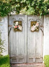 Rustikales Holztor Gartentur Ideen Vintage Ideen Dekoration Blumenstrauss Gartentore Gartenturen Gartentor
