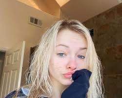 Having started her work relatively late, she has managed to reach a tremendous success as a muser for her natural and absolutely free from pretense videos where she imitates. Zoe Laverne Instagram Live Stream 23 February 2020 Ig Live S Tv