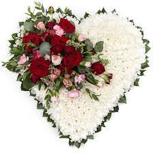 Massed Heart Funeral Flowers Oxford In 2020 Funeral Flower Arrangements Funeral Flowers Funeral Floral