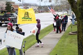6600 pittsford palmyra rd fairport, ny 14450 сша. A Dozen People Gather At Reopen Rochester Protest Outside Pittsford Wegmans Rochesterfirst