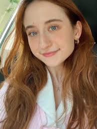 Holly Crouse's Instagram, Twitter & Facebook