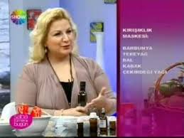 Kuru Ciltler Icin Cilt Genclestirici Ve Kirisiklik Onleyici Maske Yumurta Bal Sut Maskesi Youtube Kuru Cilt Ev Yapimi Cilt Bakimi Maskeler