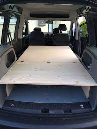 Der ausbau zu unserem vw caddy bett ist extrem einfach, sehr günstig und bewährt sich dennoch inzwischen seit über zwei jahren. Eigenbau Bett Fur Den Vw Caddy Nach Der Anleitung Eines Forum Beitrags Von Motor Talk De War Super Umzusetzten Vw Bus Ausbau Campingideen Vw Bus