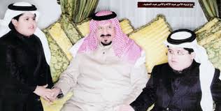 الأمير سلطان بن عبدالعزيز آل سعود مع إبنيه عبدالإله وعبدالمجيد يا ساتر