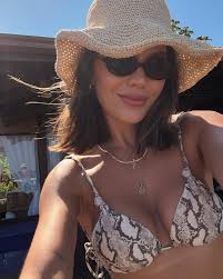 Sente a paz desse lugar… 🍃 Acordei agora pouco e me deu vontade de  escrever um pouco sobre o @solarmirador. Sabe um lugar que tem cara de casa  de praia, mas ao